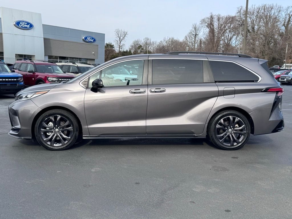 Used 2022 Toyota Sienna XSE Minivan/Van