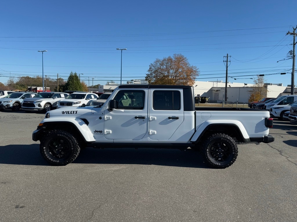 Used 2024 Jeep Gladiator Willys Truck