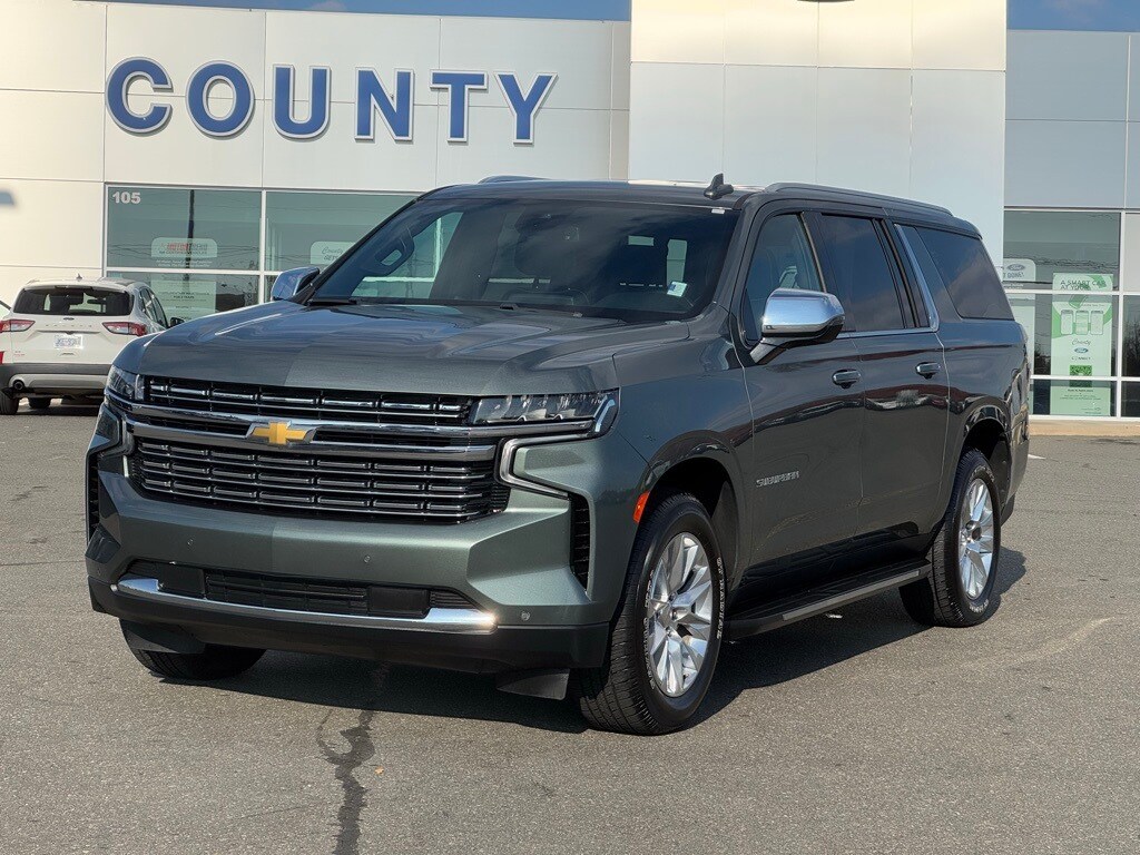 2023 Chevrolet Suburban Premier photo 2