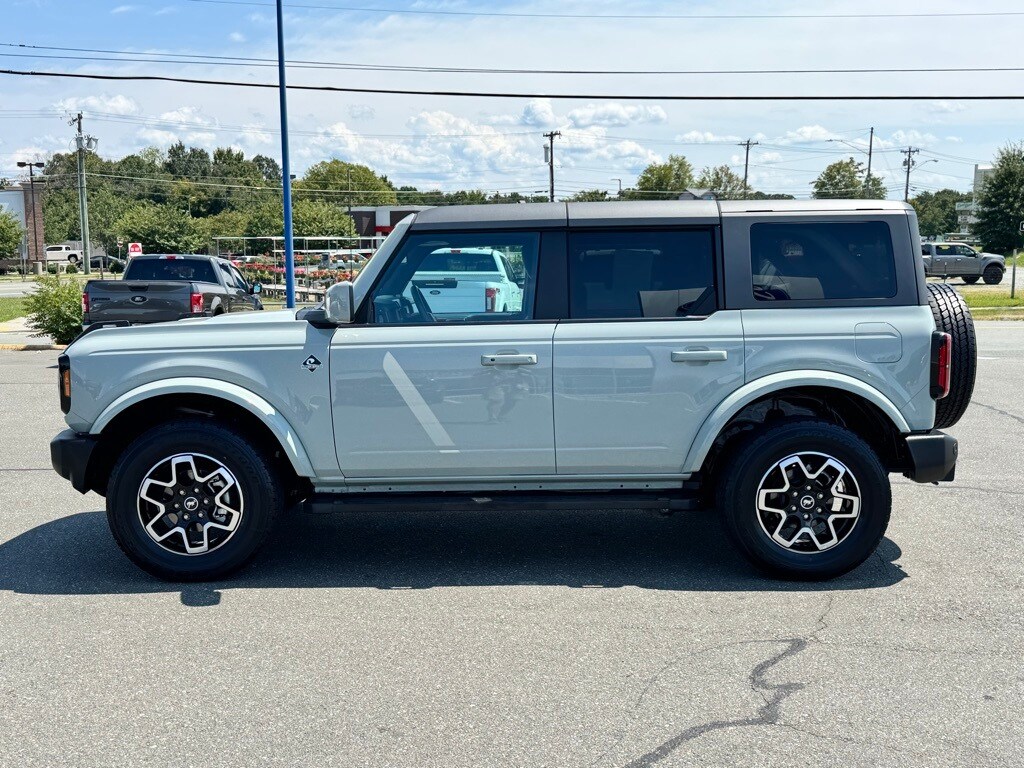 2024 Ford Bronco Outer Banks photo 3