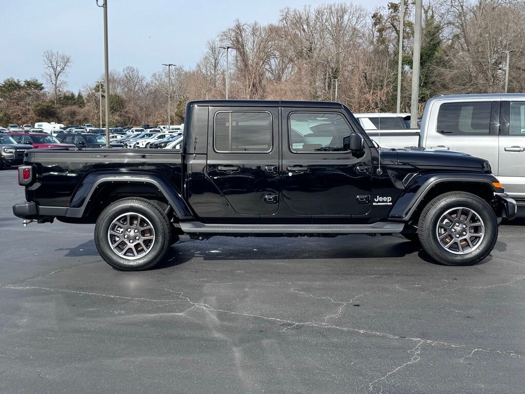 Used 2021 Jeep Gladiator Overland Truck