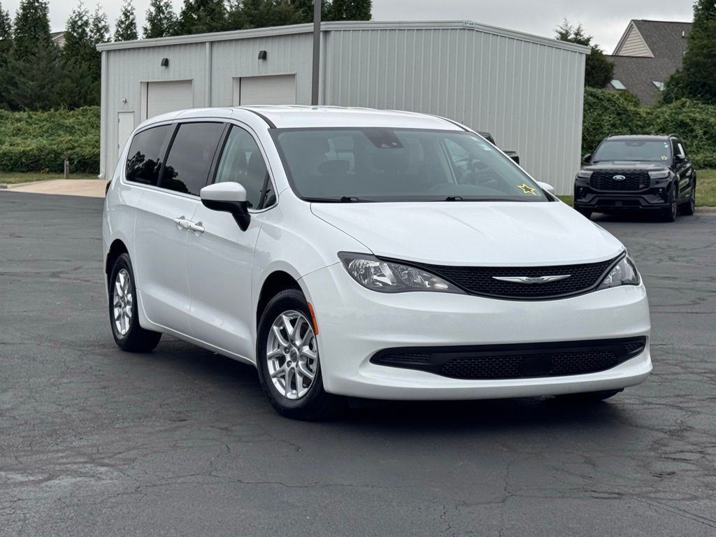 2023 Chrysler Voyager