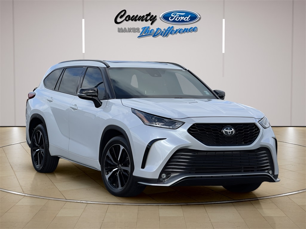2022 Toyota Highlander XSE's photo
