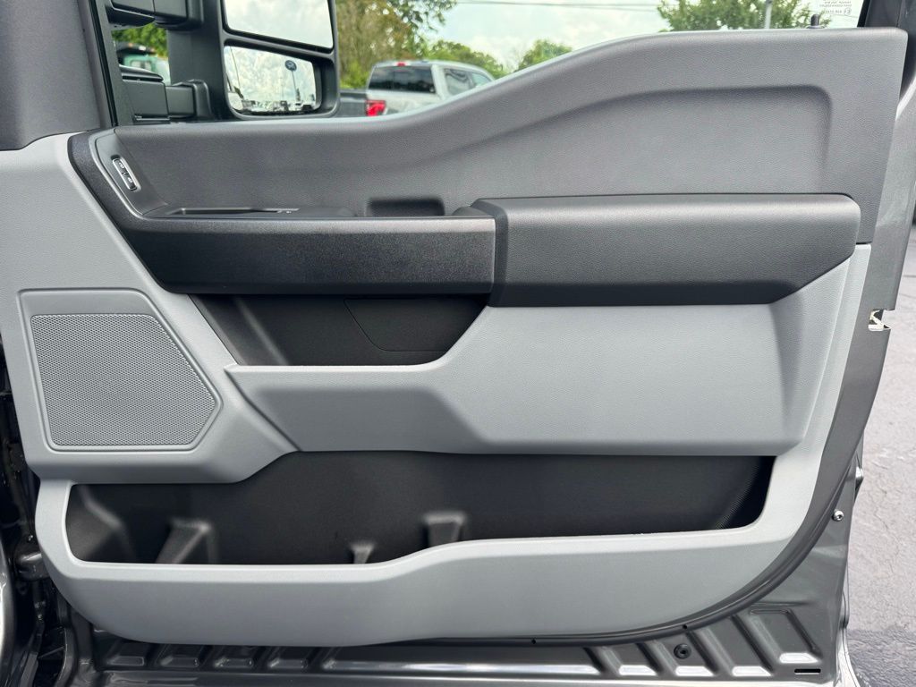 2025 Ford F-350 Super Duty XL - Photo 21