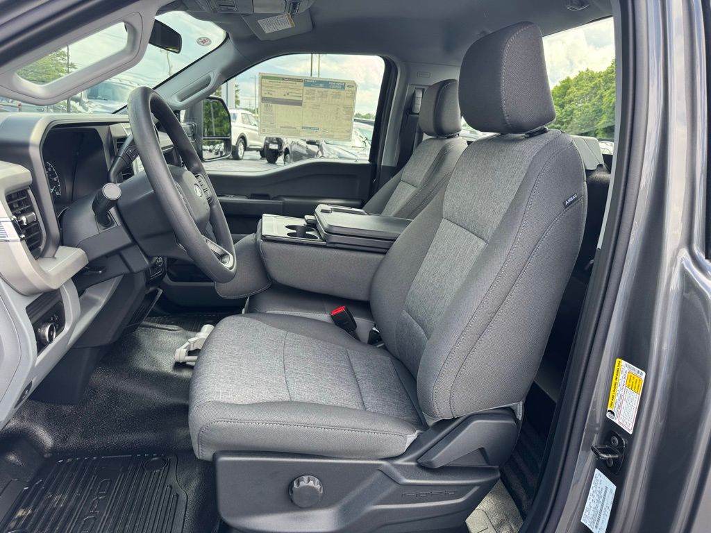 2025 Ford F-350 Super Duty XL - Photo 17