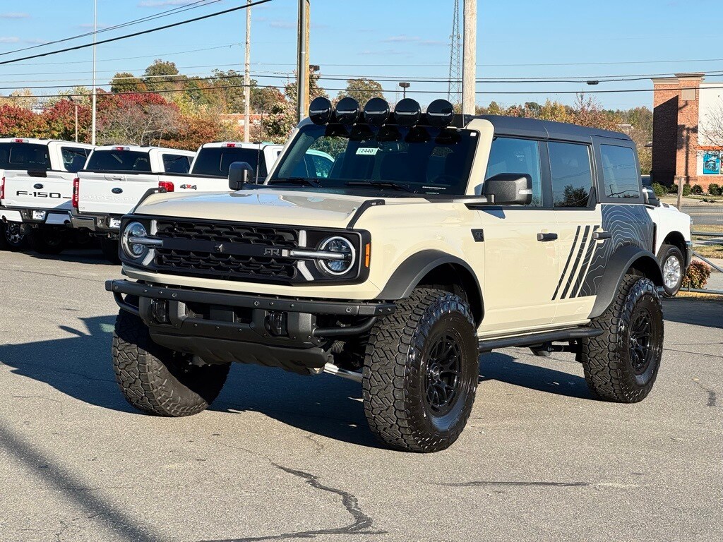 2025 Ford Bronco Badlands photo 2