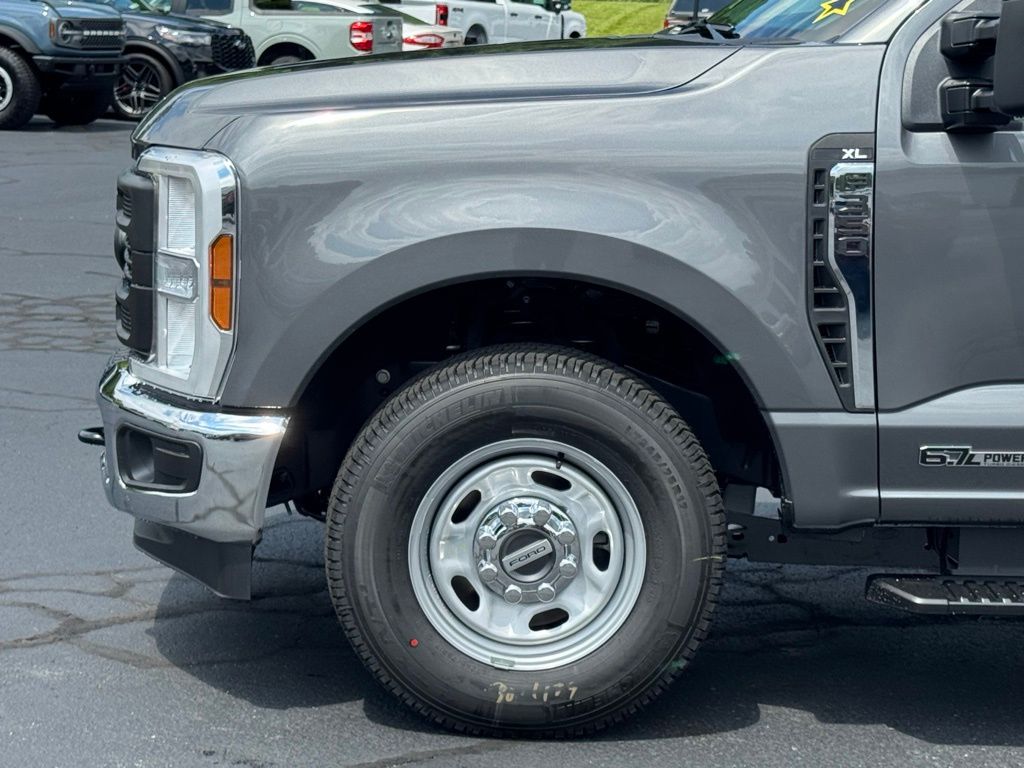 2025 Ford F-350 Super Duty XL - Photo 31