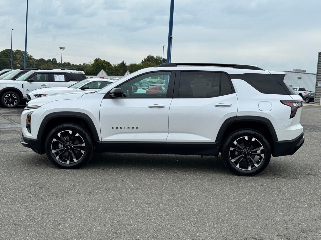 2025 Chevrolet Equinox RS photo 3