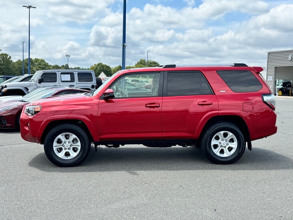 2021 Toyota 4Runner SR5 photo 2