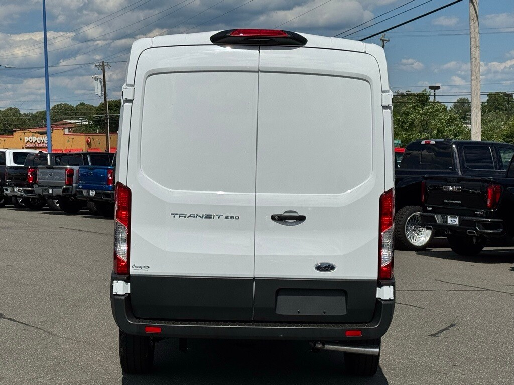 2025 Ford Transit photo 4