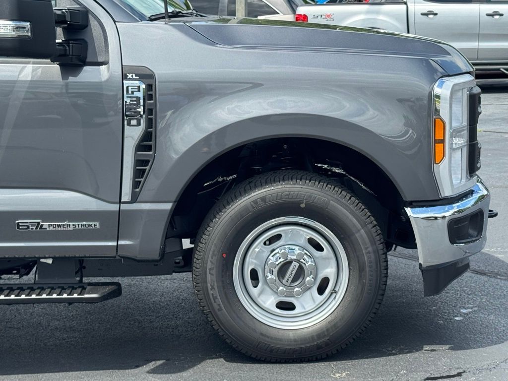 2025 Ford F-350 Super Duty XL - Photo 40