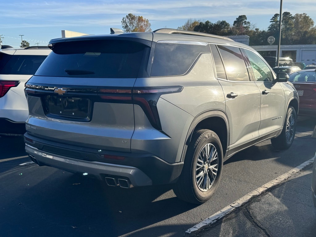 Used 2024 Chevrolet Traverse LT SUV