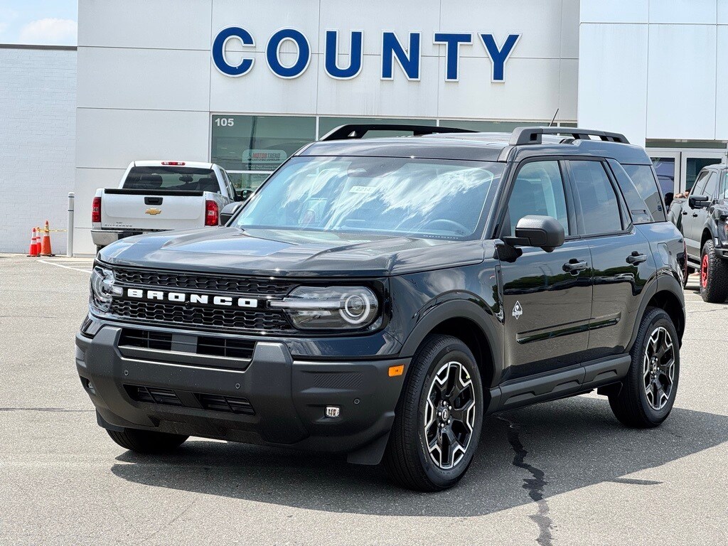 2025 Ford Bronco Sport Outer Banks photo 2