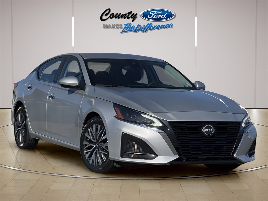 2023 Nissan Altima SV's photo