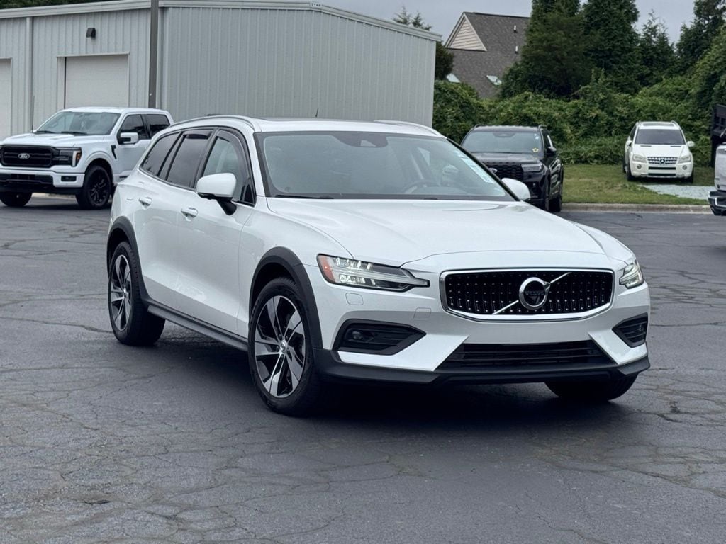 2022 Volvo V60 Cross Country