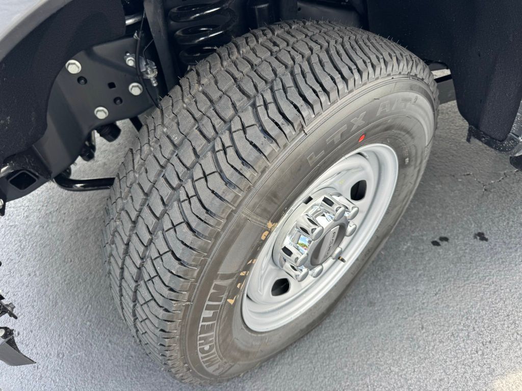 2025 Ford F-350 Super Duty XL - Photo 12