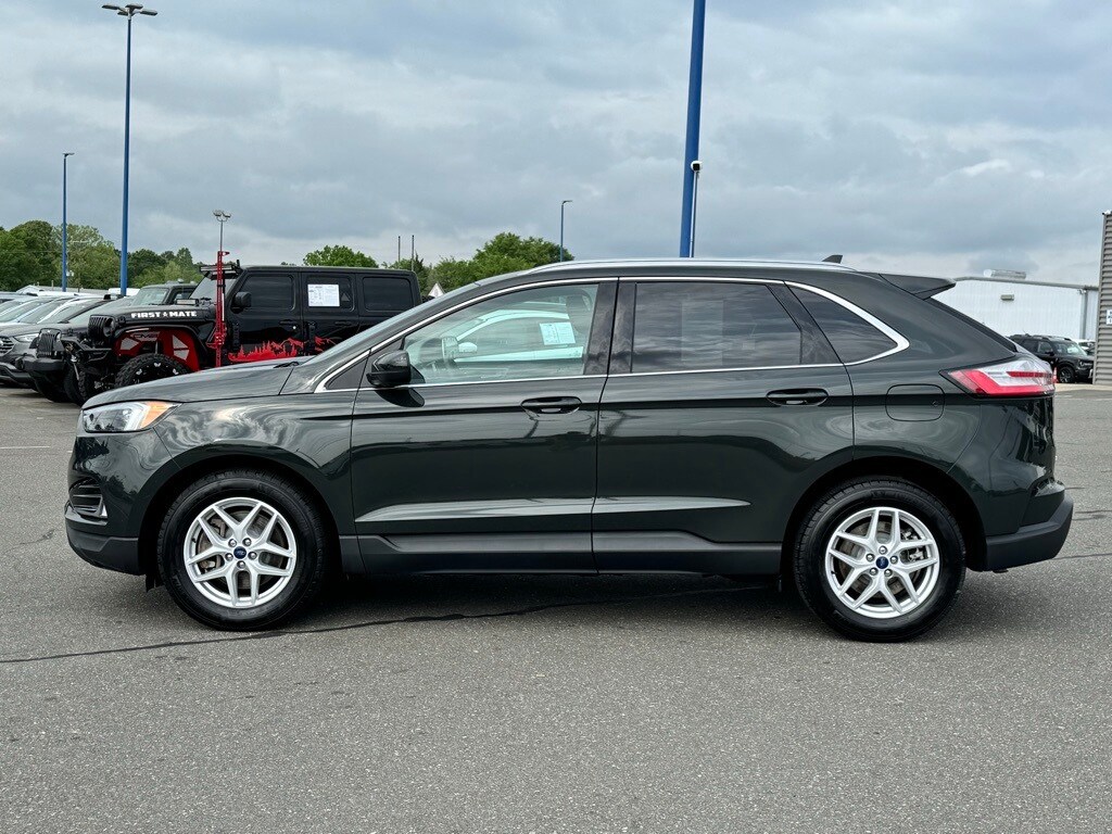 2022 Ford Edge SEL photo 3