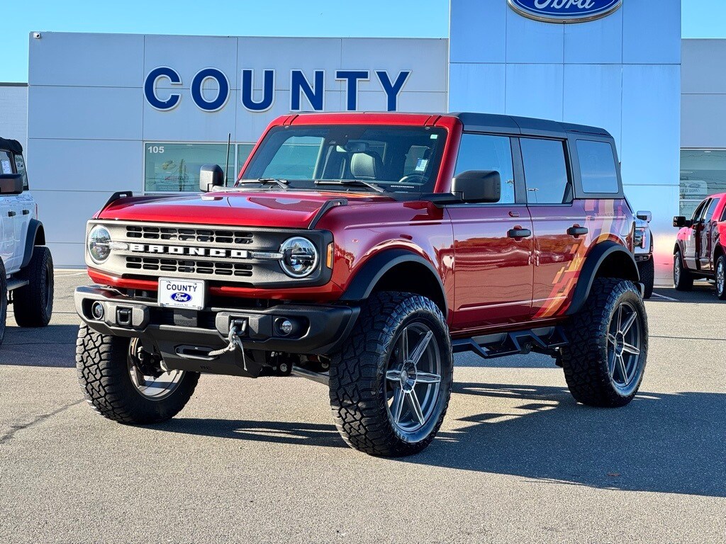 2023 Ford Bronco Black Diamond photo 2