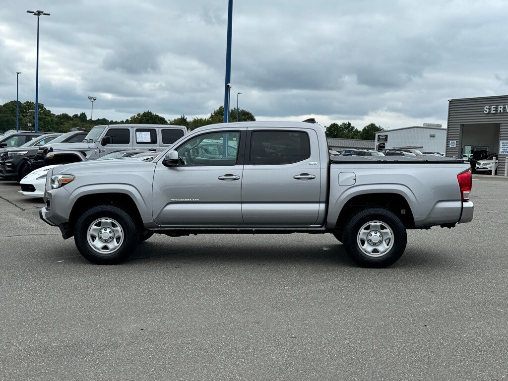 2016 Toyota Tacoma SR5 photo 3