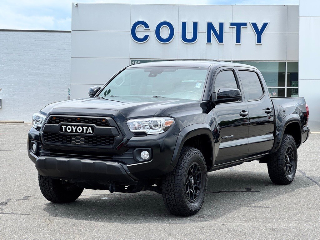 2022 Toyota Tacoma SR5 V6 photo 2