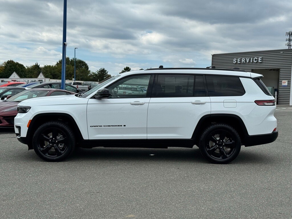 2022 Jeep Grand Cherokee Altitude photo 2