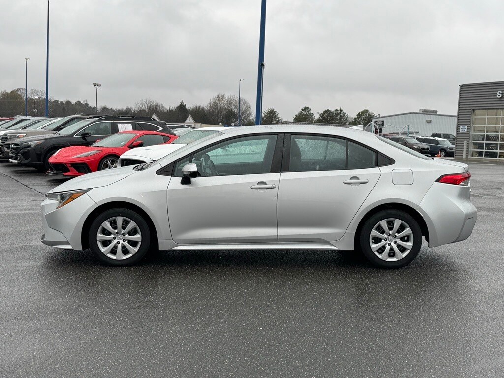 Used 2021 Toyota Corolla LE Sedan