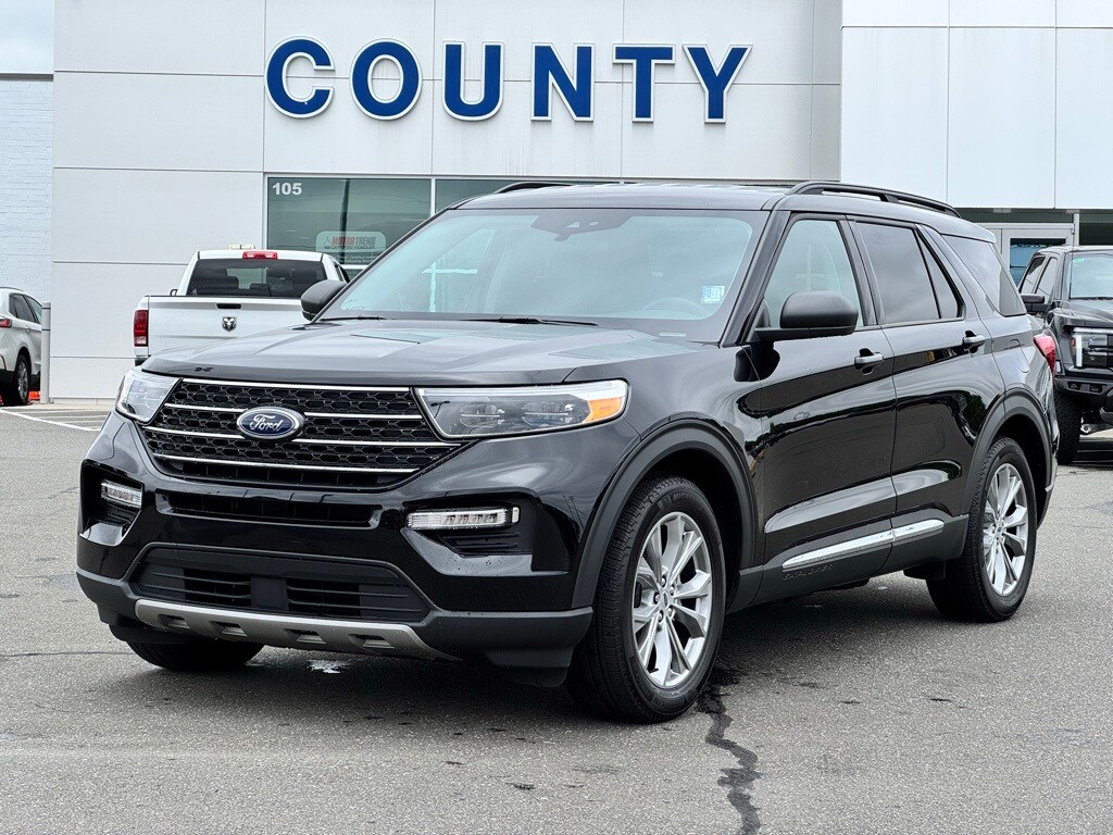 2023 Ford Explorer XLT photo 2