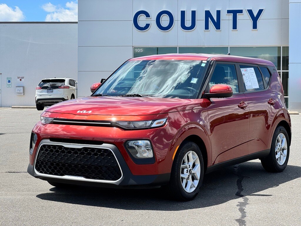 2022 Kia Soul LX photo 2