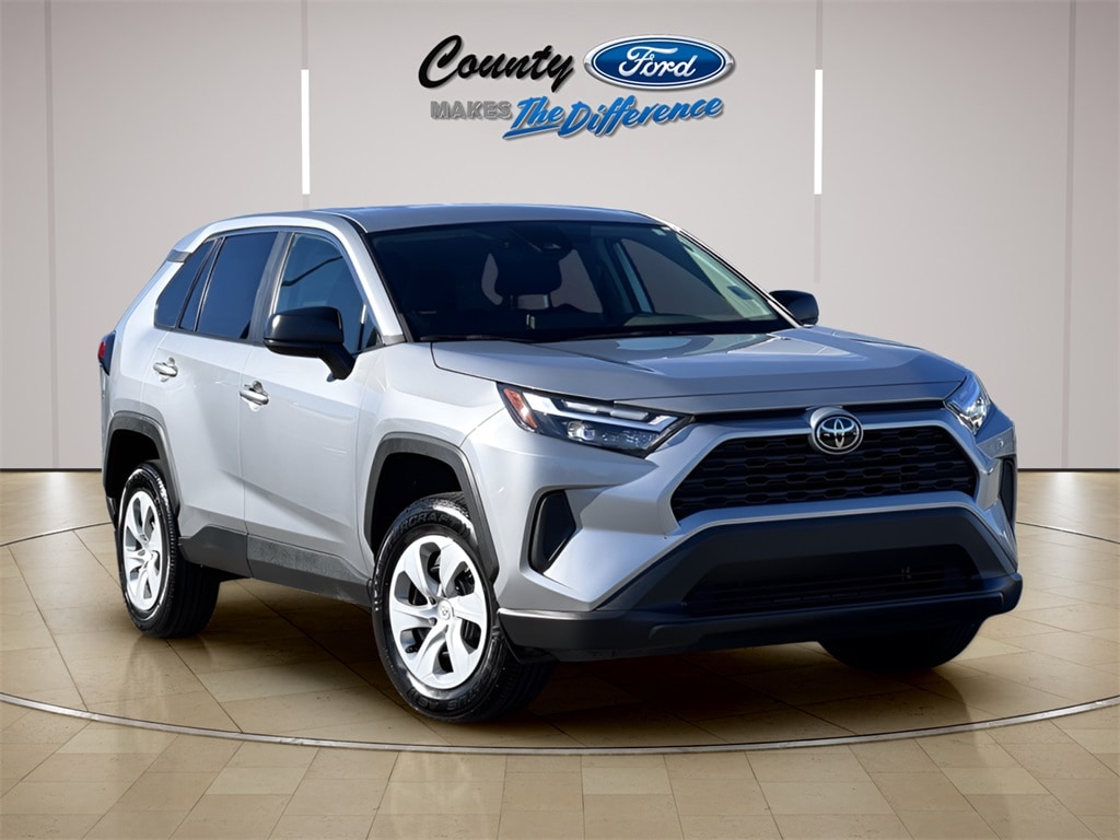 2023 Toyota RAV4 LE's photo