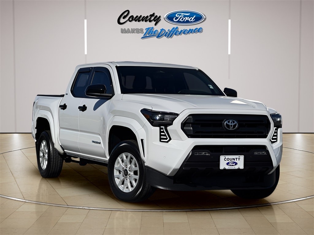 2024 Toyota Tacoma SR5's photo