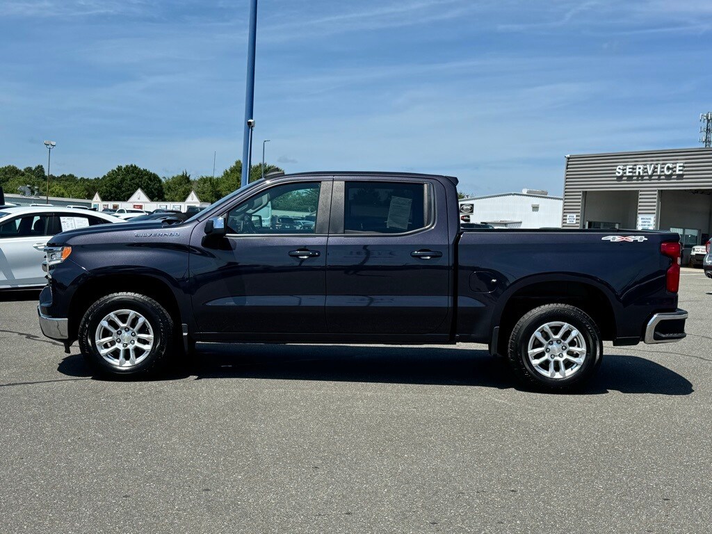 2022 Chevrolet Silverado 1500 LT photo 3
