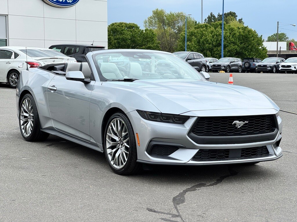 2025 Ford Mustang EcoBoost Premium photo 2