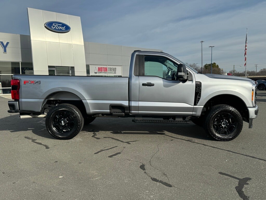 2023 Ford F-350 photo 3
