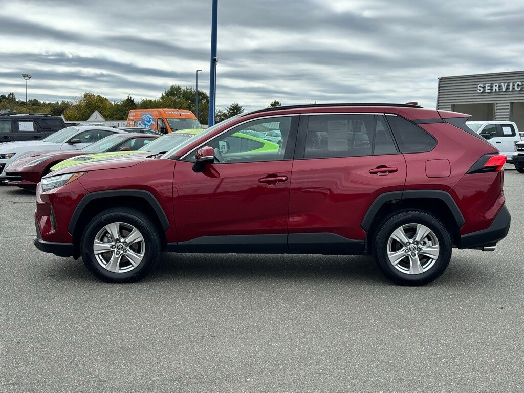 2023 Toyota RAV4 XLE photo 3