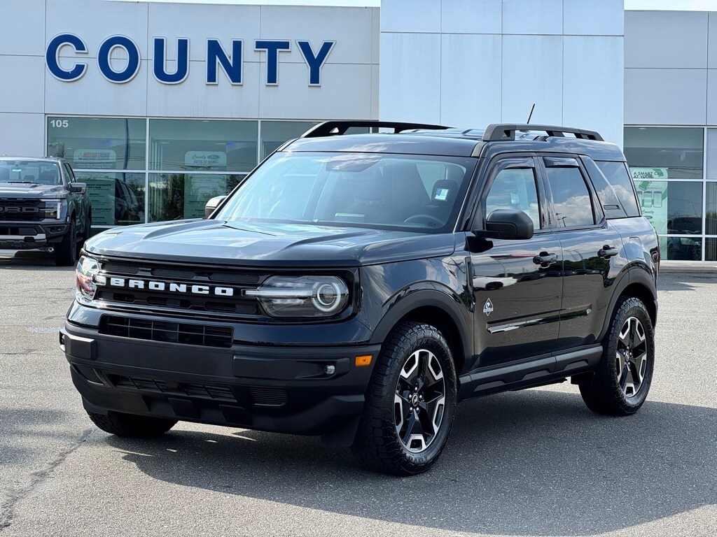 2023 Ford Bronco Sport Outer Banks photo 2