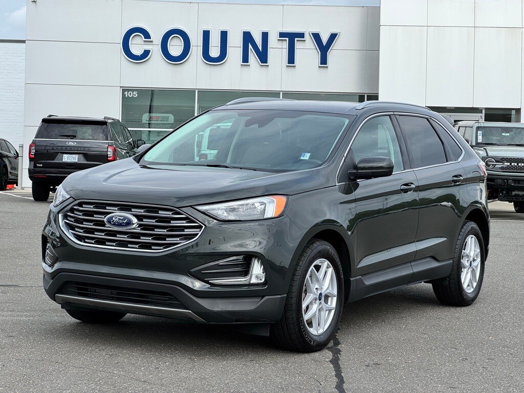 2022 Ford Edge SEL photo 2