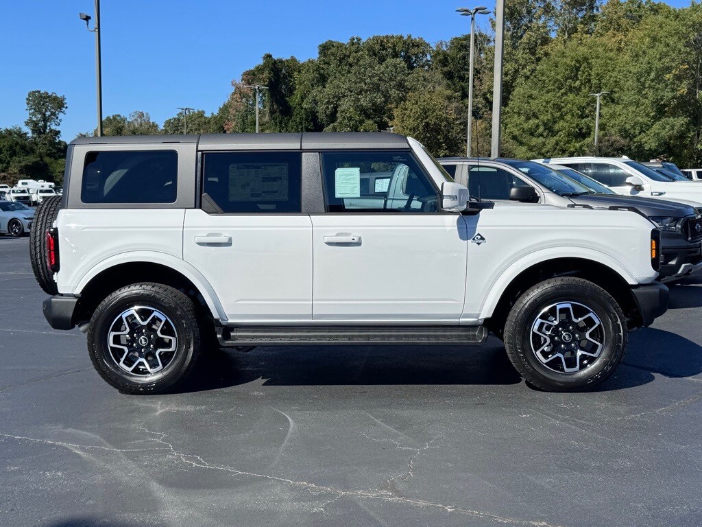 New 2025 Ford Bronco Outer Banks SUV