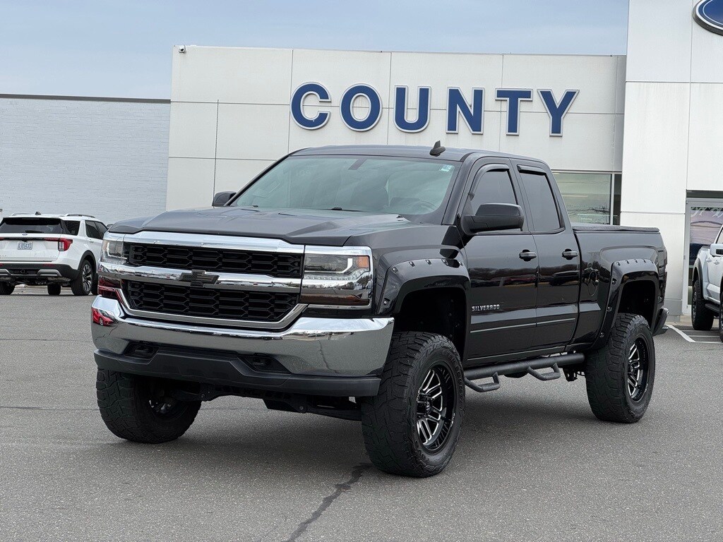 2018 Chevrolet Silverado 1500 LT1 photo 2