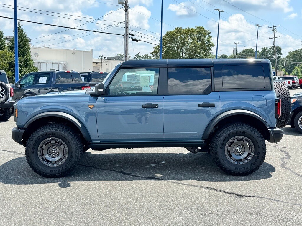 2025 Ford Bronco Badlands photo 3