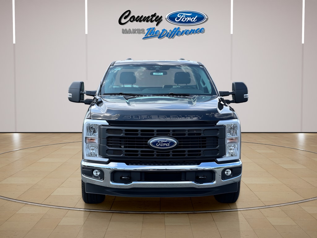 2025 Ford F-350 Super Duty XL - Photo 16