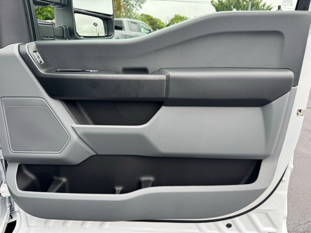 2025 Ford F-350 Super Duty XL - Photo 21