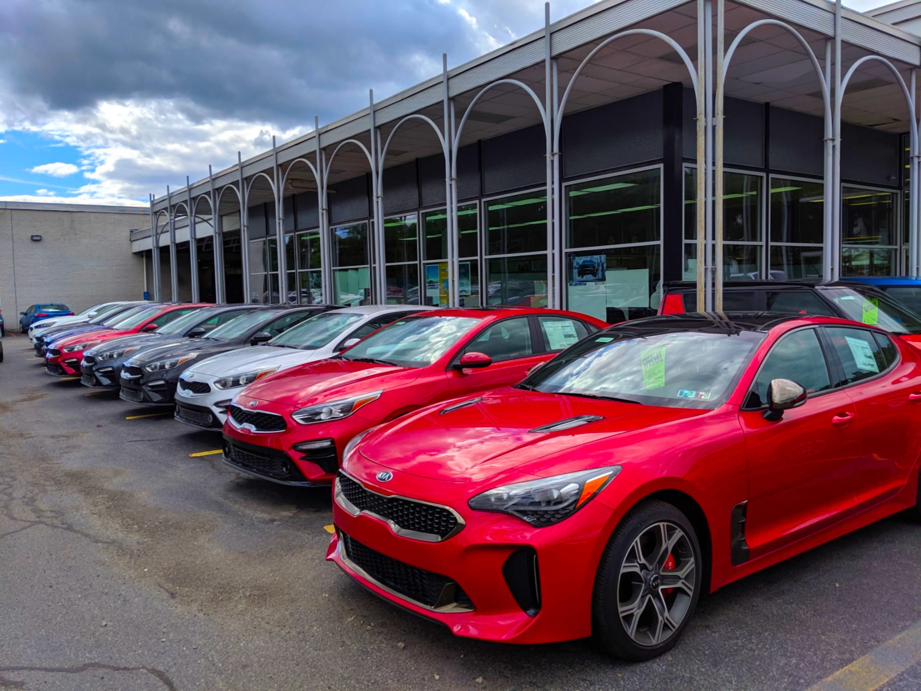 New Kia and Used Car Dealer Serving Altoona | Courtesy Kia