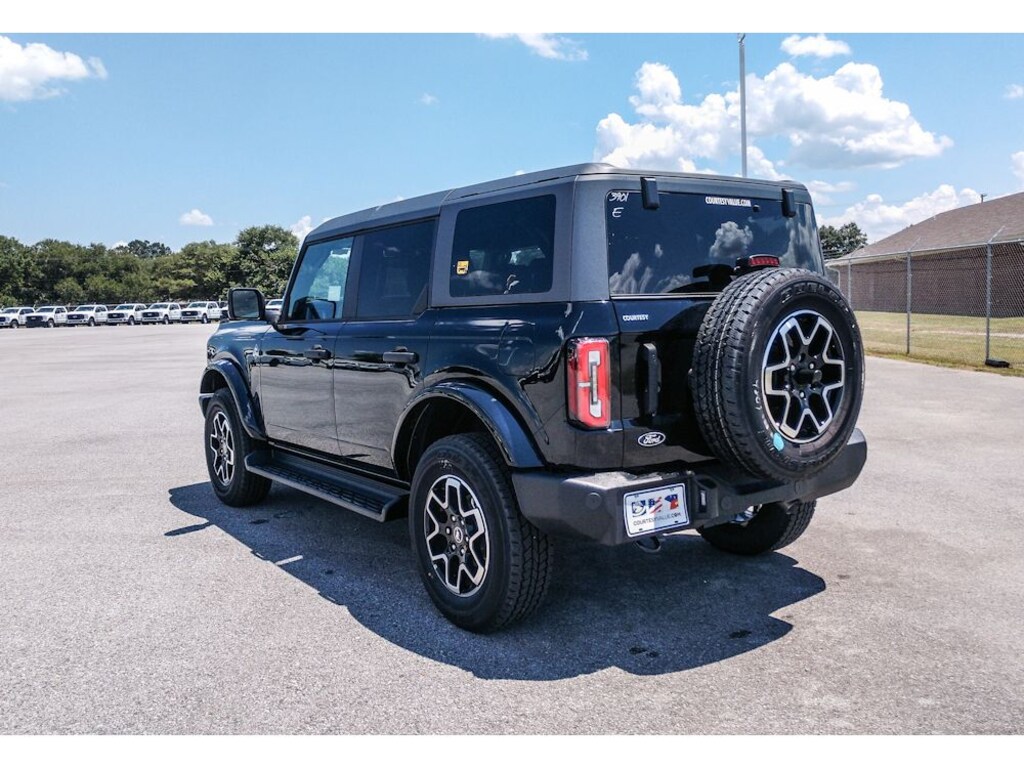 New 2026 Ford Bronco Outer Banks SUV