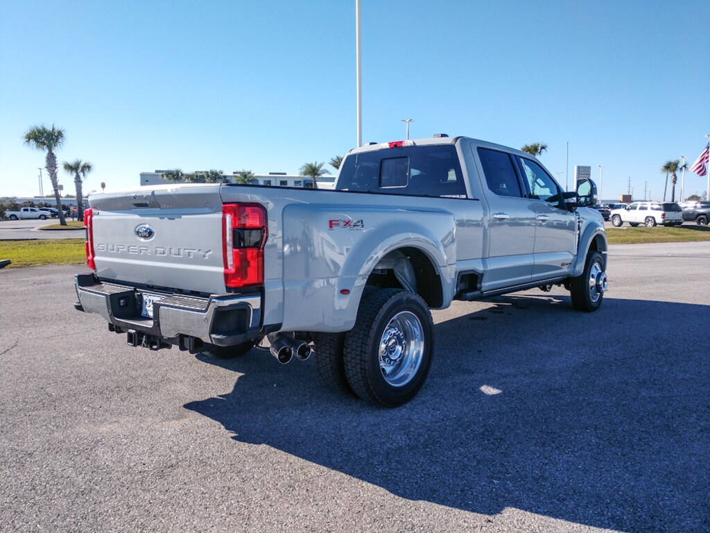 New 2026 Ford F-450 Lariat Truck Crew Cab