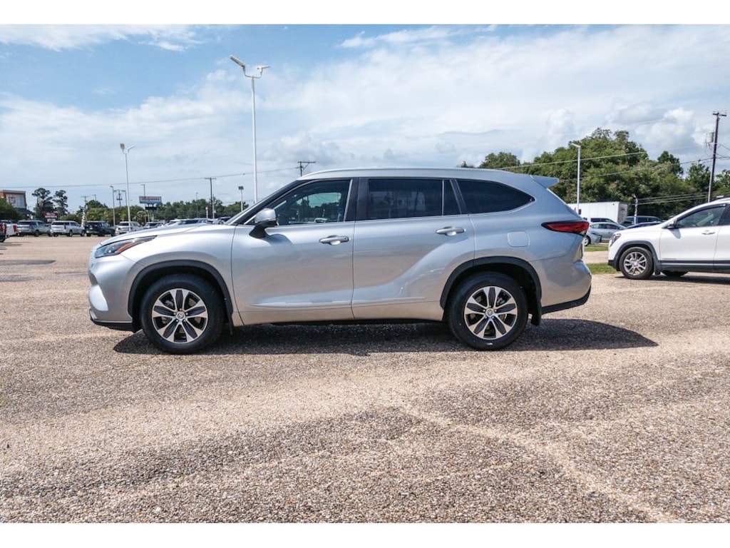 Used 2023 Toyota Highlander XLE SUV