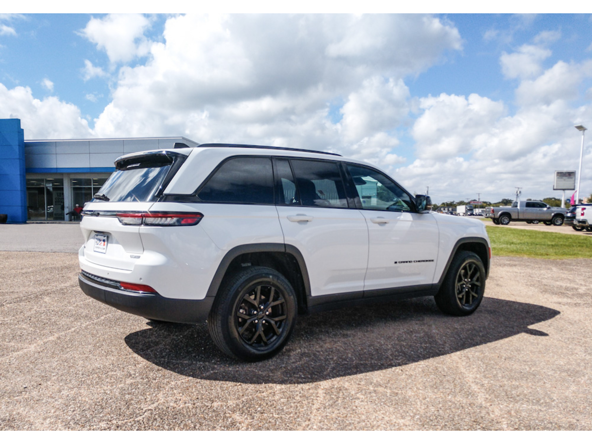Used 2025 Jeep Grand Cherokee Altitude SUV