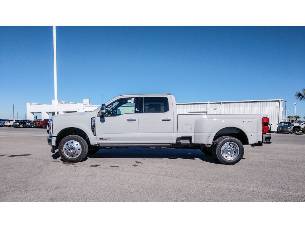 New 2026 Ford F-450 Lariat Truck Crew Cab
