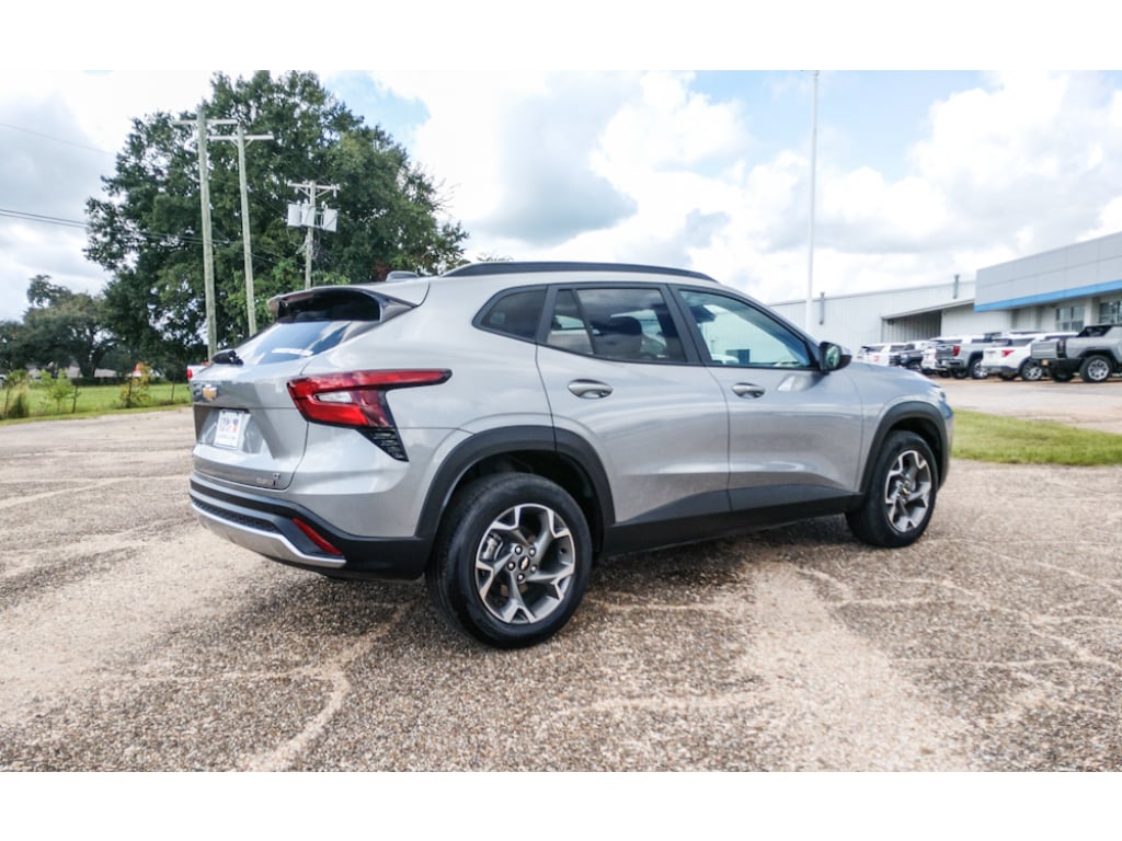 Used 2025 Chevrolet Trax LT SUV