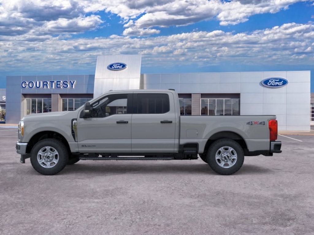 New 2026 Ford F-250 XLT Truck Crew Cab