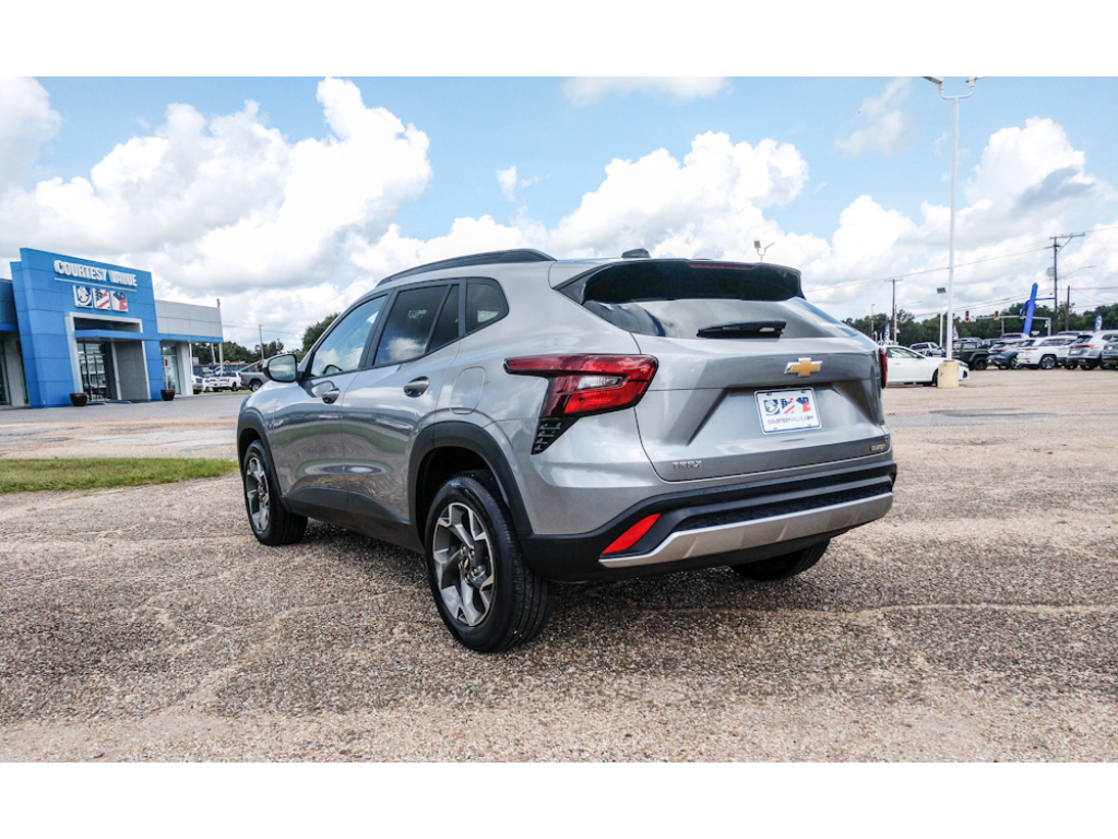 Used 2025 Chevrolet Trax LT SUV